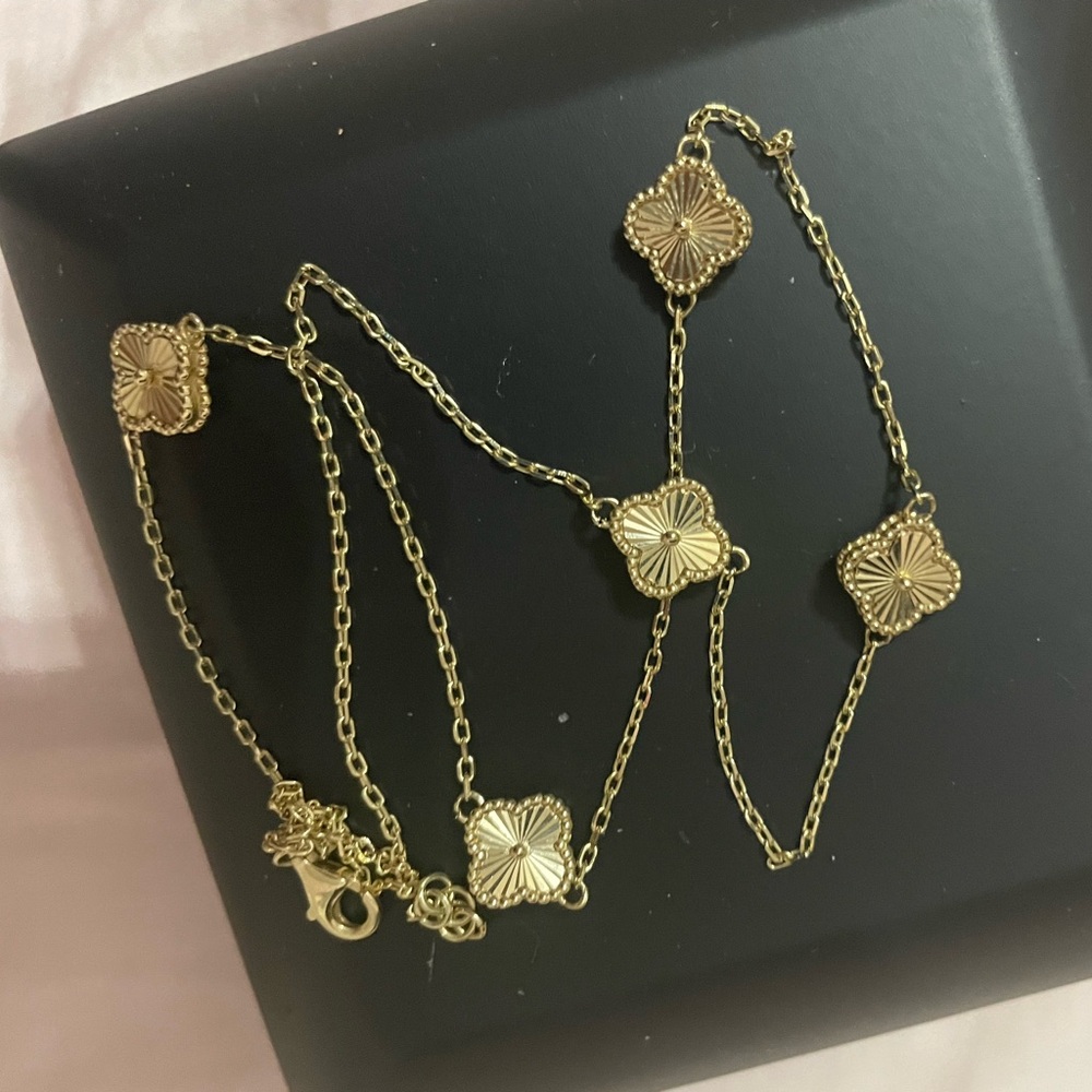14 KT gold clover necklace